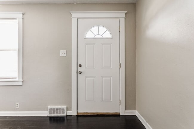 Building Photo - AVOID SCAMMERS!! WE DO NOT POST ON CRAIGSLIST!! Charming 2 Bedroom, 1 Bath brick home a block fro...