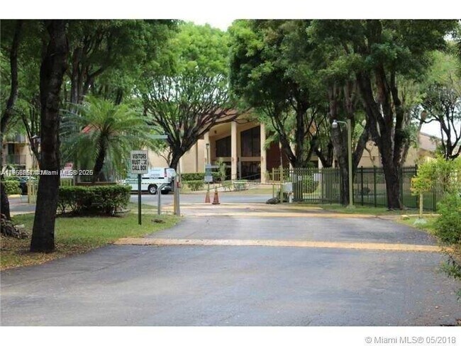 Primary Photo - 14211 N Kendall Dr
