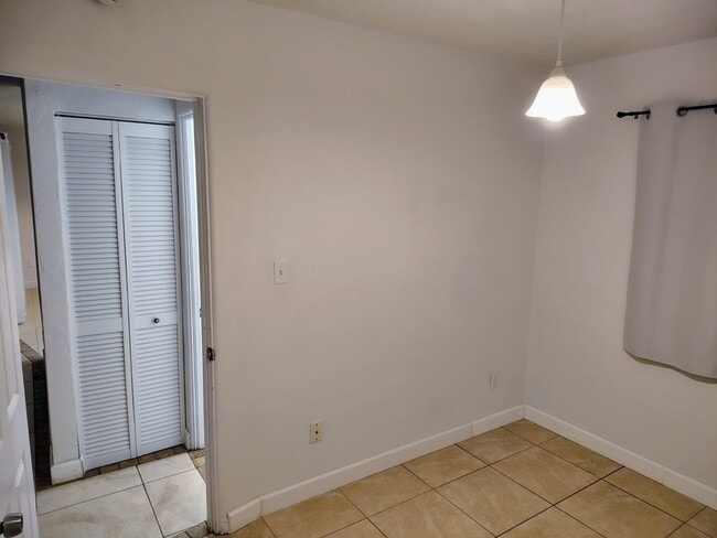 Building Photo - 3234 35th Ave N