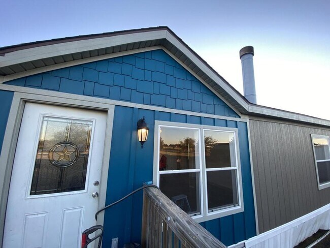 Building Photo - 220 Co Rd 145