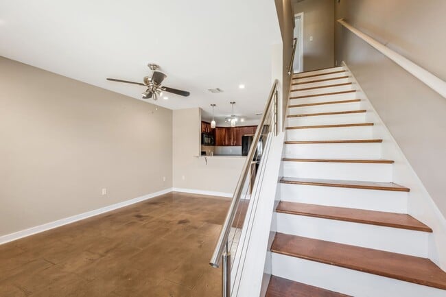 Building Photo - 3 Bedroom 2 Bathroom Lafayette Townhome fo...