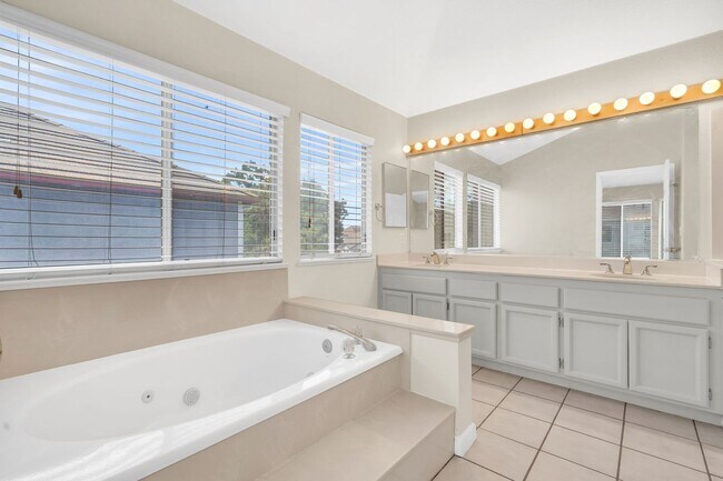 Building Photo - 880 Woodsong Ln