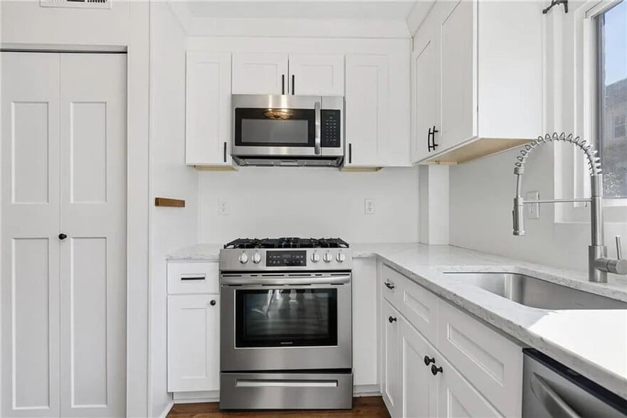 Building Photo - 104 Ardmore Pl NW