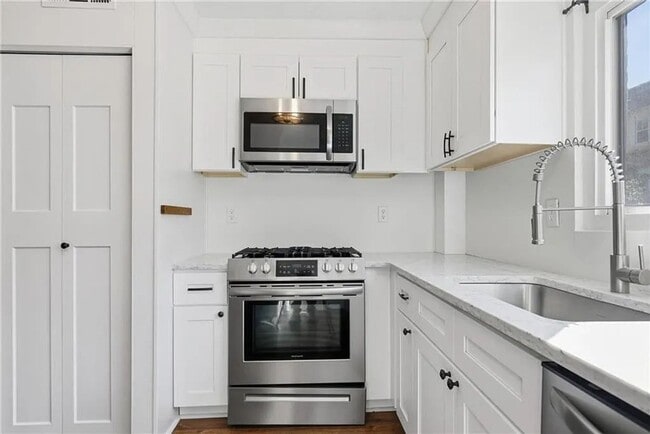 Building Photo - 104 Ardmore Pl NW