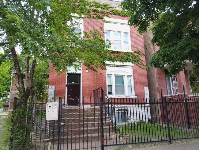 Primary Photo - 722 W 59th St