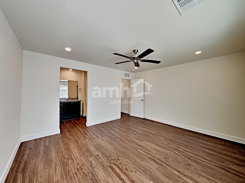 Building Photo - 4725 Tire Swing St