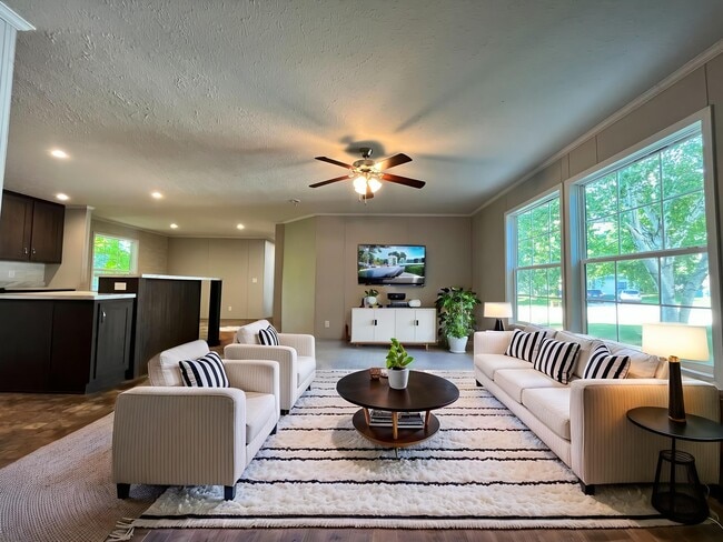 Building Photo - 1607 Delaware Dr