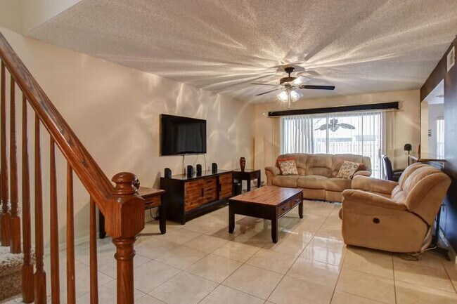 Building Photo - 2610 18th Ave S