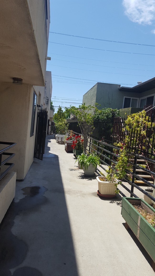 Building Photo - 1948 20th St