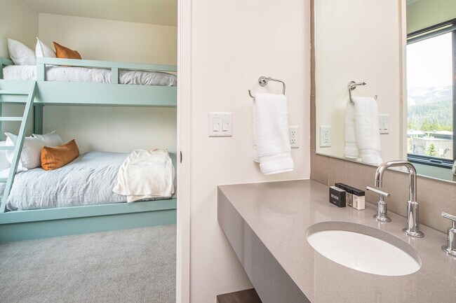 Building Photo - 4 Boathouse Way