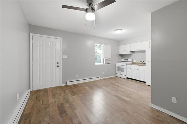 Building Photo - 8820 E 45th St