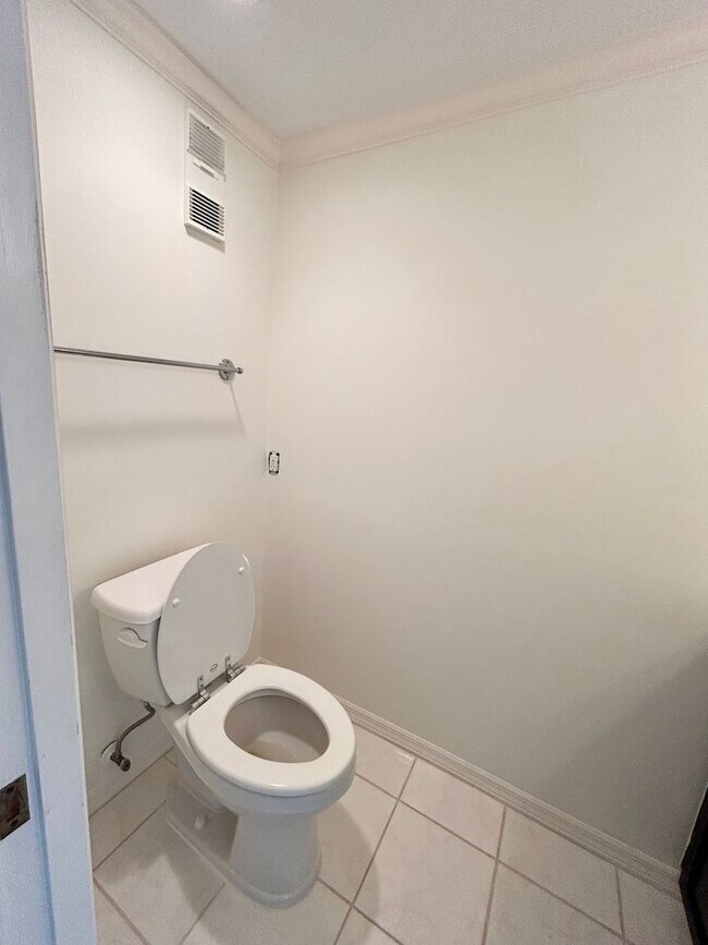 Building Photo - Classic waterfront Snell Isle Estates 3 Bed 2.5 Bath Home with private dock!