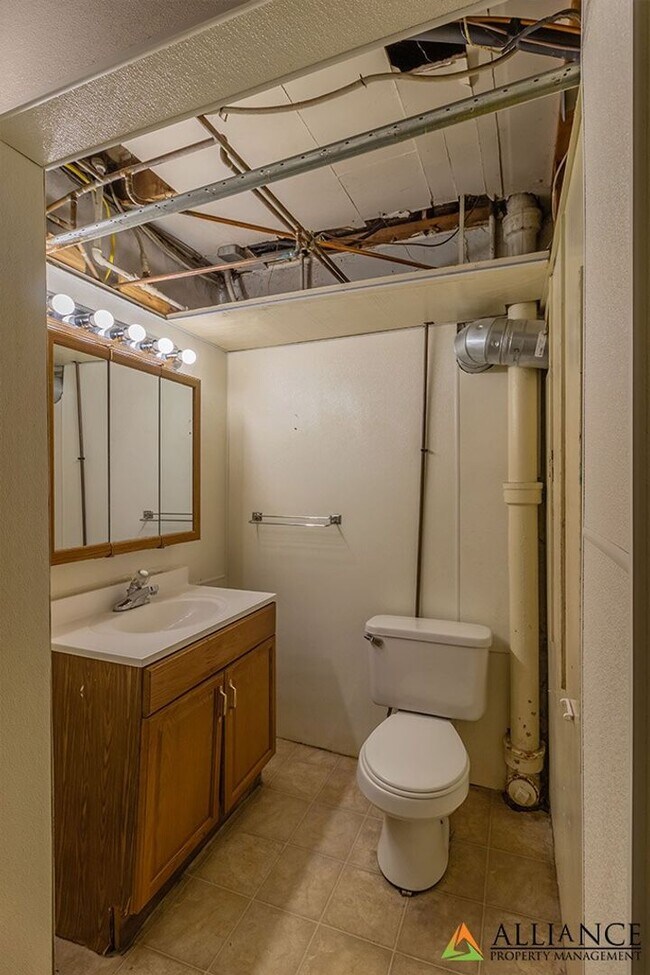 Building Photo - 1857 Anderson Ave