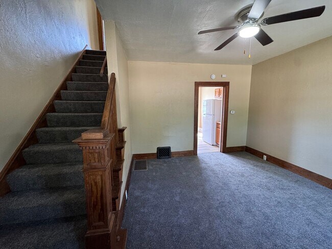 Building Photo - 2 Bed, 1 Bath Townhome Across from Stephen...