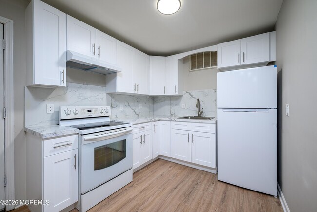 Building Photo - 114 Watson Ave