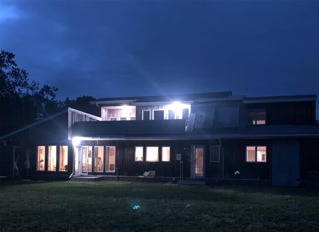 Building Photo - 2160 N Bayview Rd Ext