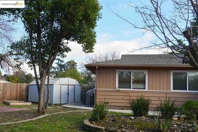 Building Photo - 1462 Kimball Ct