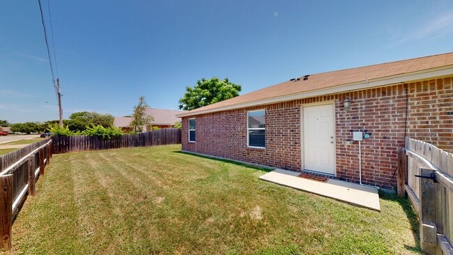 Building Photo - ALL STAINED CONCRETE FLOORING DUPLEX IN HA...