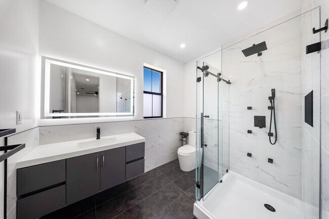 Building Photo - 9065 Watercrest Cir E