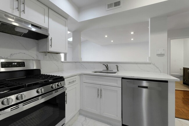 Building Photo - 806 Spinnaker Ct