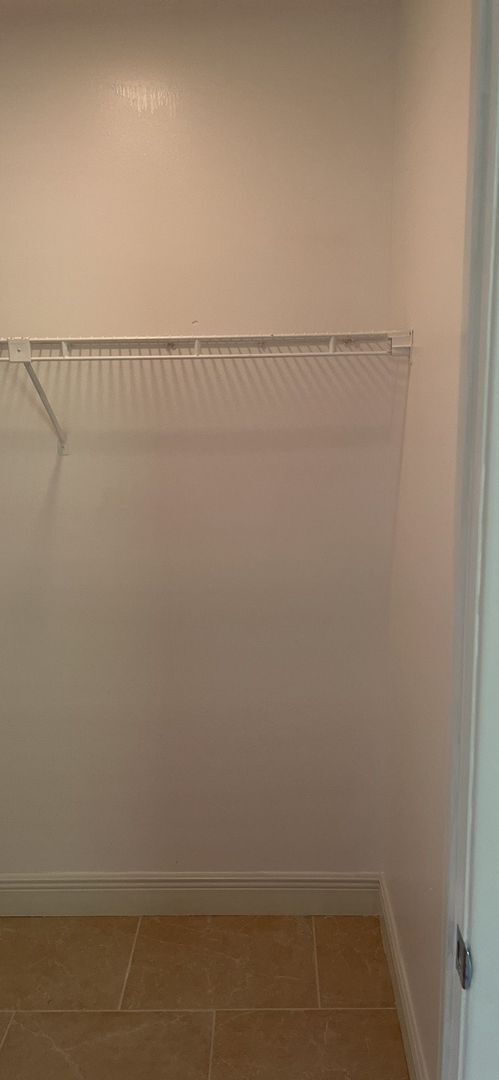 Building Photo - Beautuful 2 bedroom, 2 bath, 2 car garage rental home in Weeki Wachee!