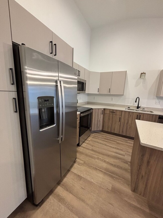 Building Photo - 3 Bed 3 Bath Townhome