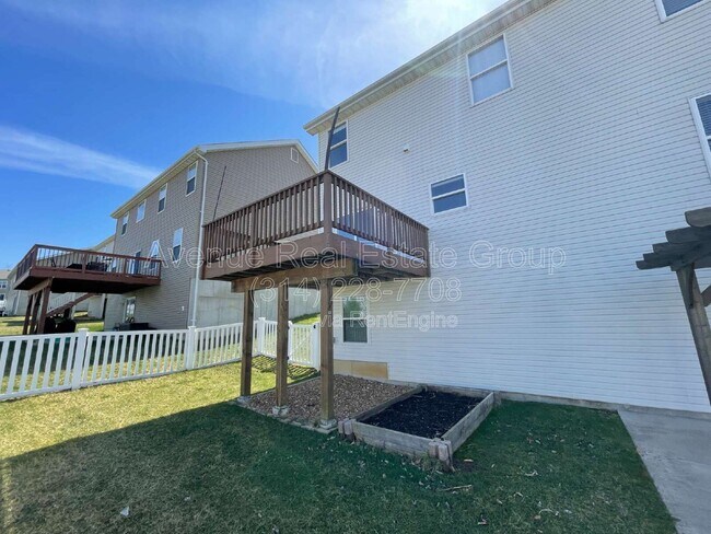 Building Photo - 5533 Emerald Pl Dr