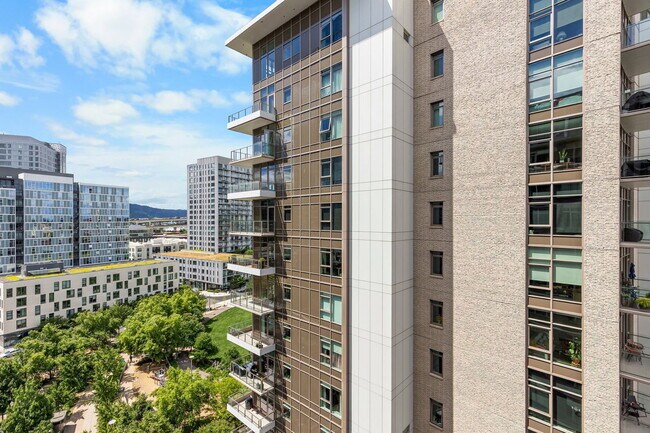 Building Photo - 1255 NW 9th Ave