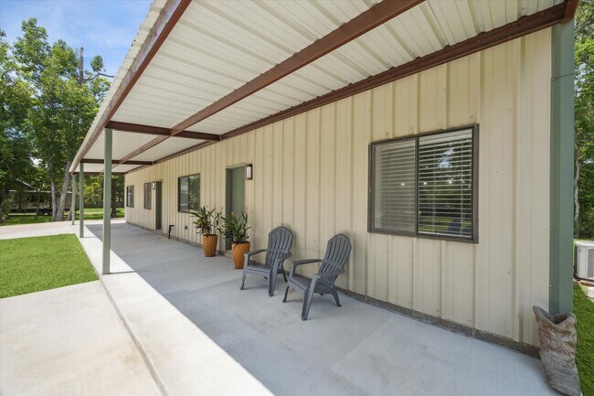 Building Photo - 1425 Oak Hollow Dr