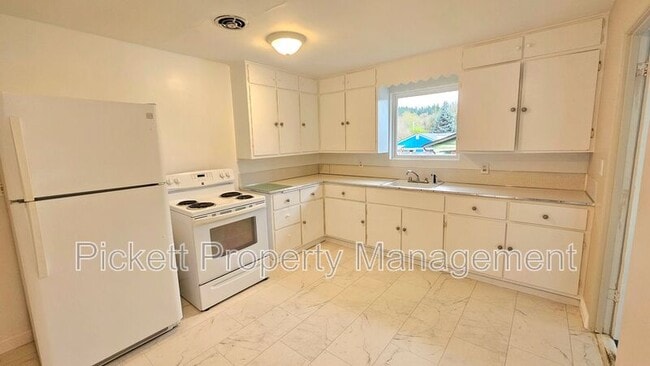 Building Photo - 2514 Spring St