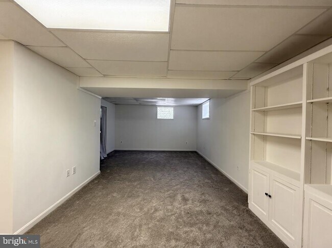 Building Photo - 5 Hunters Ct
