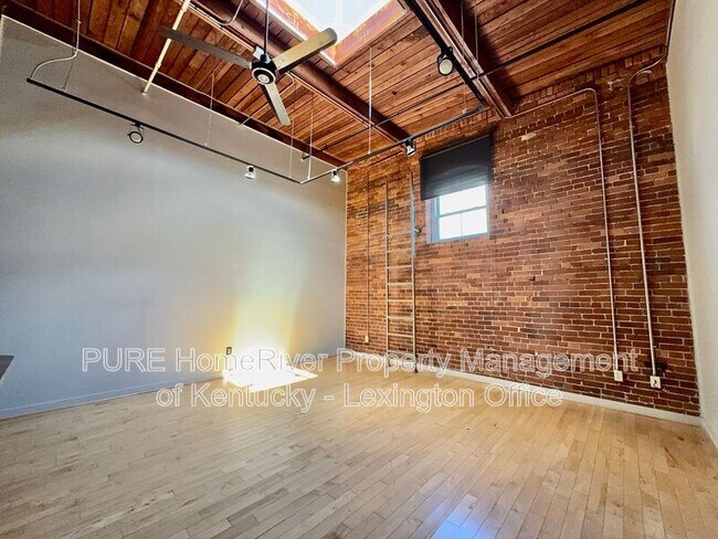 Building Photo - 222 Bolivar St