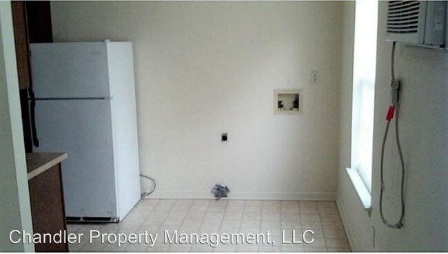 Building Photo - 318 E Little Creek Rd