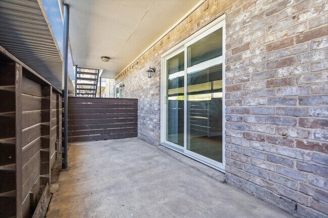 Building Photo - 3800 Sherwood Ln