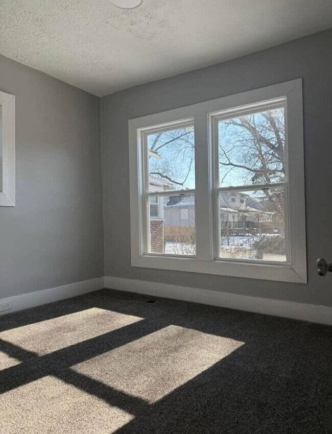 Building Photo - Remodeled two bedroom gem!