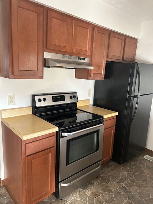 Building Photo - 9860-9864 MANDEL - LO