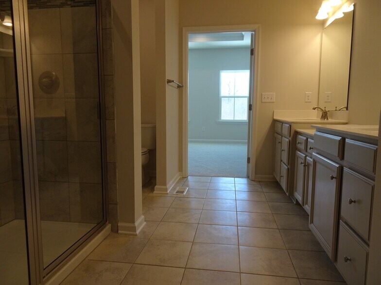Building Photo - 185 Sandstone Cir