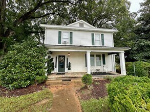Building Photo - Southern Charm