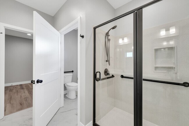 Building Photo - Hickory Village 55 Plus, LLC - 3700 E Cherry St Springfield, MO 65809