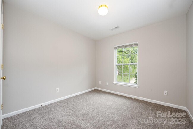 Building Photo - 6721 Charter Hills Rd