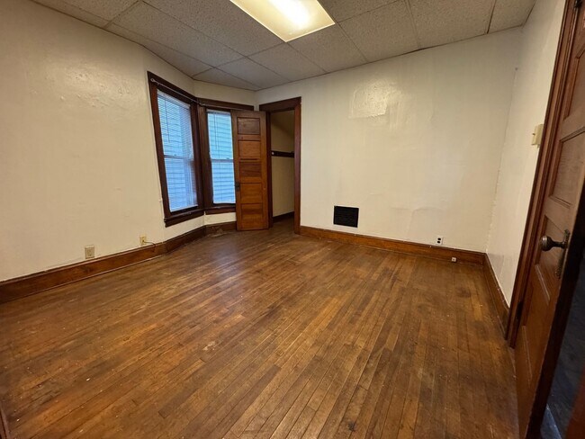 Building Photo - 213-215 N Paterson