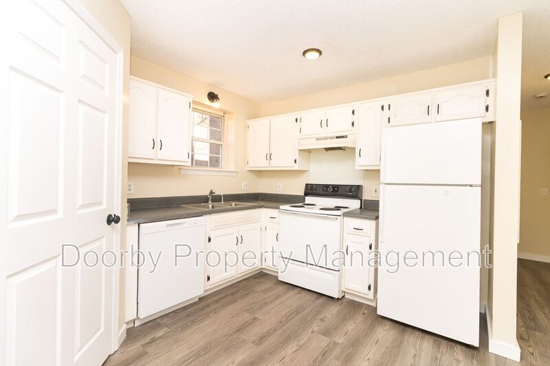 Building Photo - 2425 Ashmore Ave