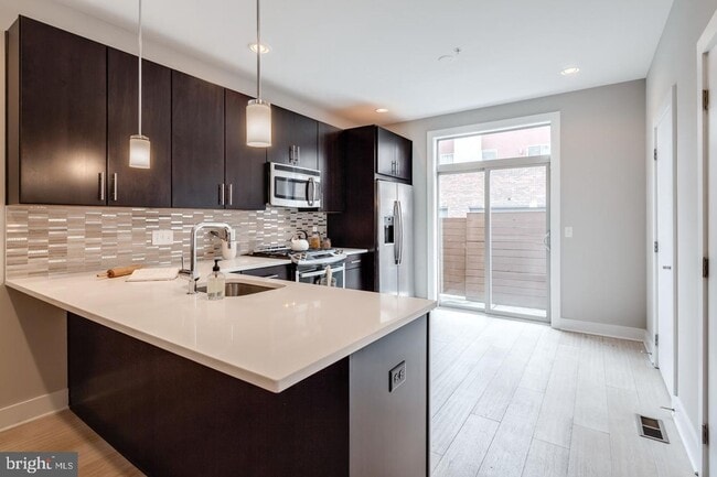 Building Photo - Northern Liberties Townhome with 2 Car Parking