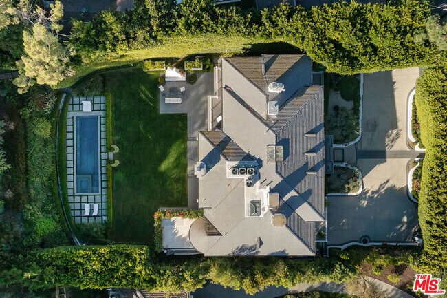 Building Photo - 9135 Hazen Dr