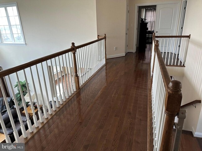 Building Photo - 605 Sunflower Cir