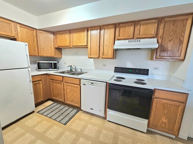 Building Photo - 2226 S Goebbert Rd