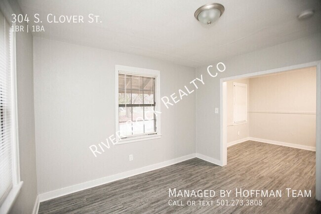 Building Photo - 304 S Clover St