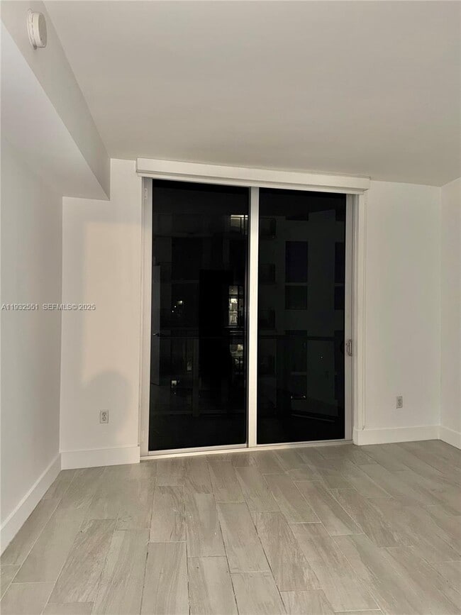 Building Photo - 1010 SW 2nd Ave