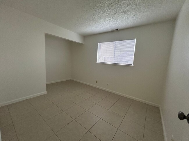 Building Photo - Lovely 3-Bedroom, 2-Bath Home with Spacious Backyard