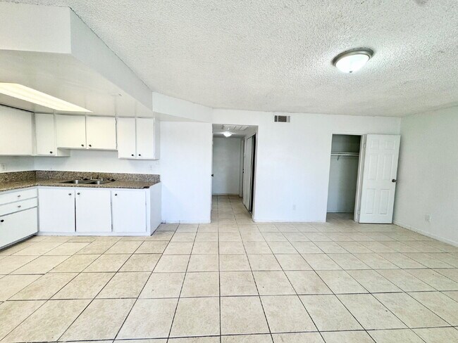 Building Photo - HIVE SUMMER MOVE-IN SPECIAL: DOWNSTAIRS CONDO | RECENLY REHABBED 2 BEDROOM 1 BATH | ACROSS FROM C...
